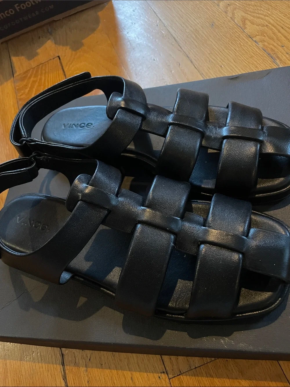 Like New Vince Black Leather Strappy Sandals adjustable strap shoes in pouch 7.5